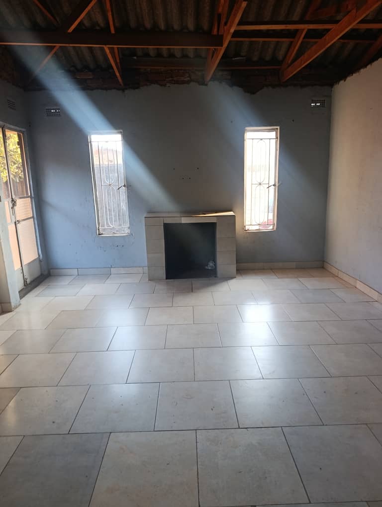 3 Front Rooms with 1 Bedroom