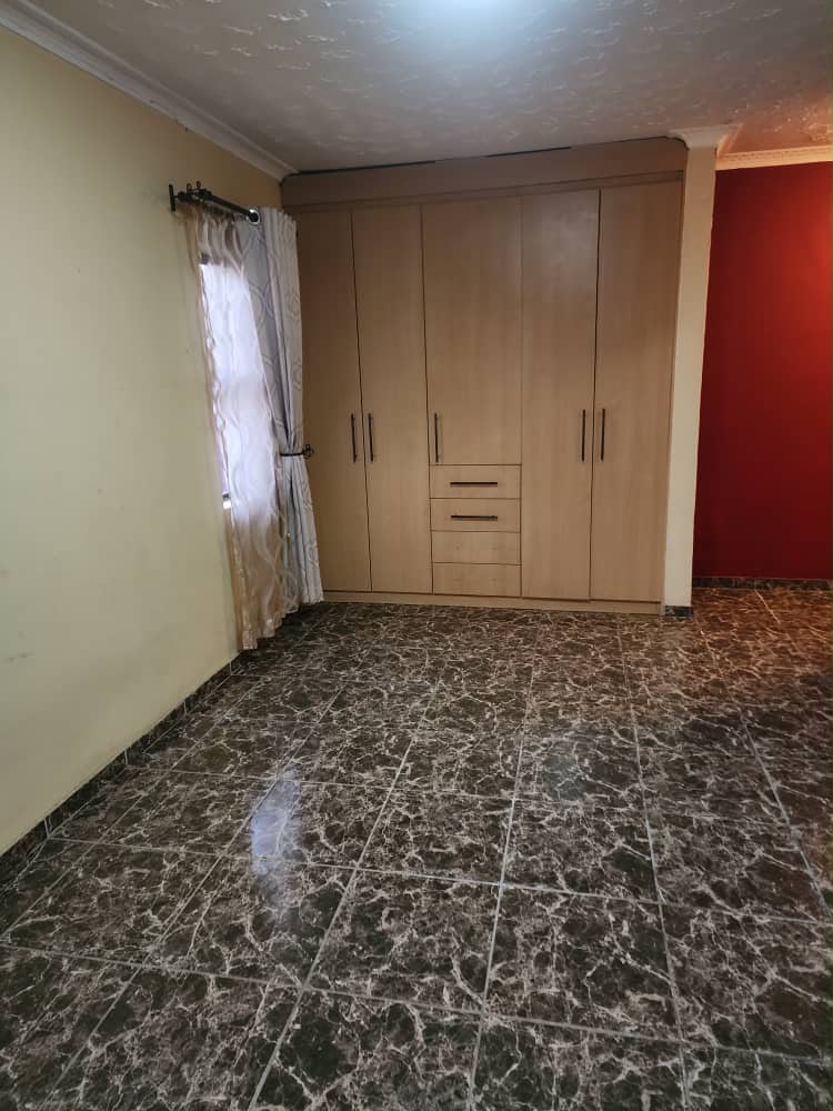 Spacious 1 Room